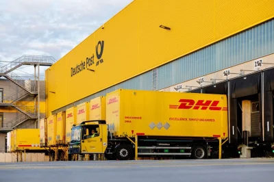 Strahl - @TomaszGrabarz: "wysłał mi paczkę DHL", meanwhile in germany:

SPOILER