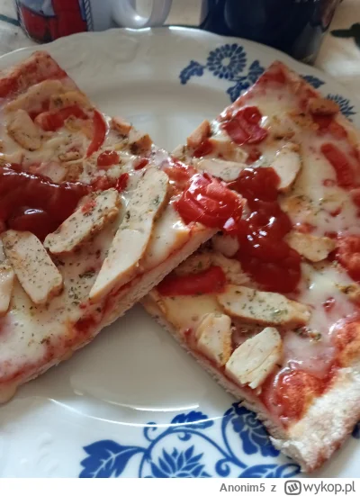 Anonim5 - #przegryw pizza dla chuopa #jedzzwykopem #pizza