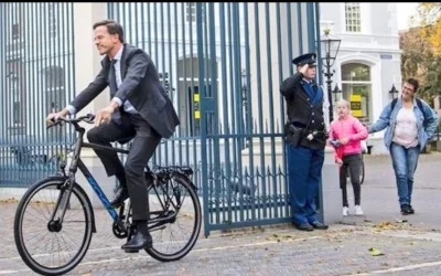 Sexinstruktor - Nie to co premer  biednej Holandii na rowerze do króla jeździ
Biedaki...