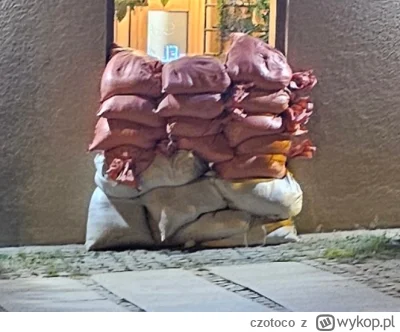 czotoco - @hdeck: byłem tam wczoraj i strasznie słabo ułożyli te worki. Nawet na zdję...