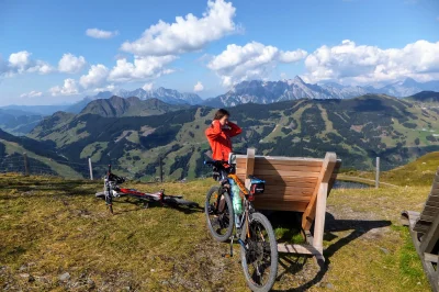 overhere - Saalbach-Hinterglemm to znany austriacki kurort położony w kraju związkowy...