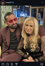 FELIX90 - On dodał przerobione zdjęcie czy jego baba wygląda jak Papaj xD?

#cenzopap...