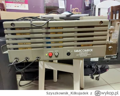 Szyszkownik_Kilkujadek - to co widzicie na zdjęciu to FamicomBox od Nintendo. Konsola...