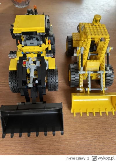 niewrazliwy - Prawie 40 lat roznicy. Po prawej 8853 z 1988 po lewej natomiast 42209 z...