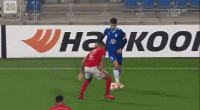 Otter - przypominam legendarne elastico Marchwińskiego

#mecz #meczgif #tetrycy