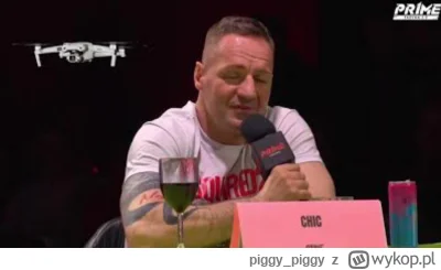 piggy_piggy - Był kiedyś taki dron co latał wszędzie za chicem, teraz lata wszędzie z...