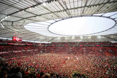 smialson - Piłka nożna (｡◕‿‿◕｡)
Xabi stał się nieśmiertelny w Leverkusen 
#mecz #pilk...