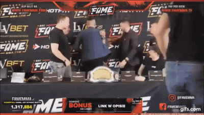 Wojtek_Golas - #famemma Smutno na tagu to chociaż wrzucę polanska dostająca kopa w mo...