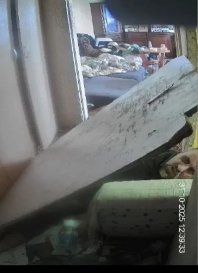 LenoV12 - @helsing1: 
Ja mam tylko screena.
Bo zastanawia mnie ten biały obiekt z cza...