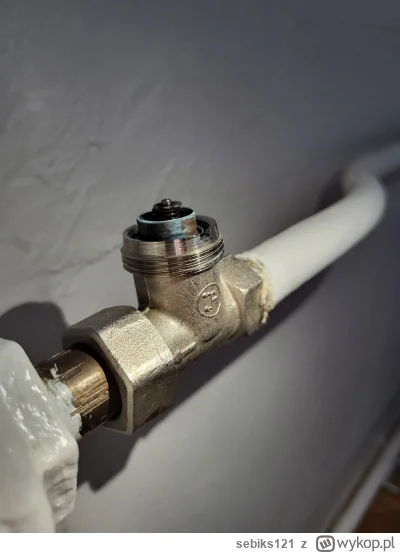 sebiks121 - Kojarzy ktoś jakie powinno być pokrętło do kaloryfera? Kupiłem w liroy m3...