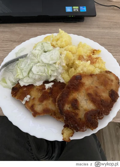 maciss - #jedzzwykopem #przegryw

To sama jedzonko co wczoraj, tylko ziemniaki z pate...