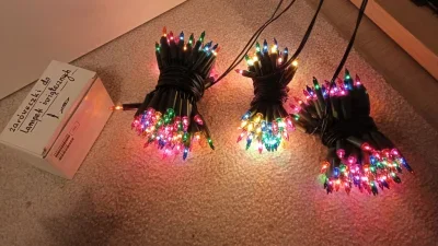 jmuhha - Kto wolał chadowe żarnikowe lampki choinkowe od dzisiejszych ledów plusuje

...