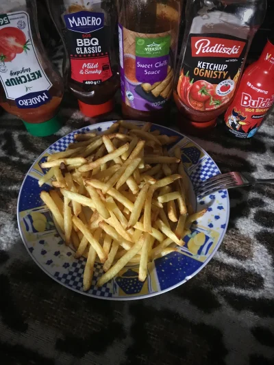 bartlomiej_rakowski - Wybór padł na frytków w anturażu sosów takich oto o i sól (z pi...