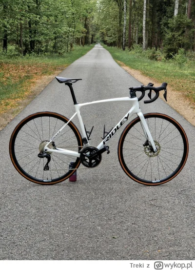 Treki - 156 028 + 147 + 55 + 62 + 68 = 156 360

#rowerowyrownik #szosa

Pytanie o 105...