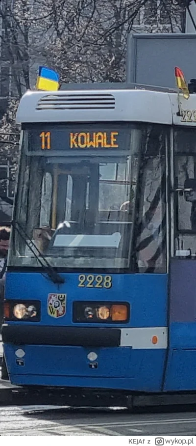 KEjAf - Po Wrocławiu od roku jeżdżą tramwaje z flagą miasta i Ukrainy, bez flagi Pols...