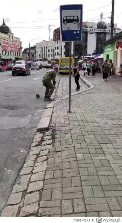 m.....3 - #ukraina 

Ukrainiec ratuje sie przed maszynka do miesa Zelenskiego.