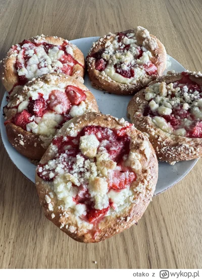 otako - Drożdżówki z serem i truskawkami (｡◕‿‿◕｡) #gotujzwykopem #pieczzwykopem