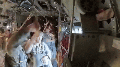 wfyokyga - Chlop chciał skakać bez spadochronu ale jaja