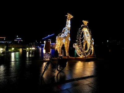 CrazyxDriver - 651 517 + 10 + 36 + 13 + 42 + 28 + 49 + 49 = 651 744

Śniegu brak, ale...