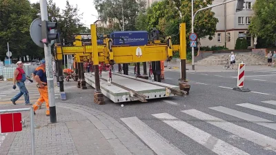 mkorsov - wczoraj na powstańców śląskich wstawiono w przygotowany wykop gotowy fragme...