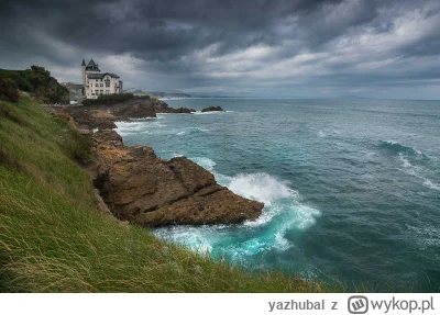 yazhubal - Biarritz, Francja - na klifie Villa Belza - jest to neośredniowieczna rezy...