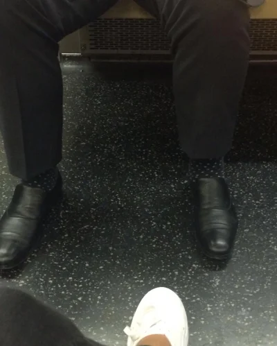 prototypek - Niewidzialny człowiek zauważony w metrze 
#ciekawostki #fotografia #heh...