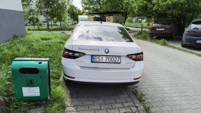 Marek_Tempe - Są wolne miejsca na parkingu.