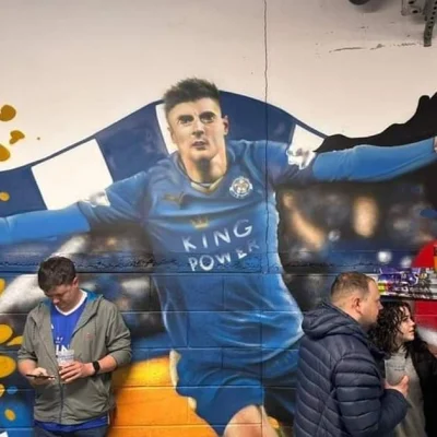 Piotrek7231 - #mecz #heheszki Na stadionie Leicester City namalowano mural Krzysztofa...
