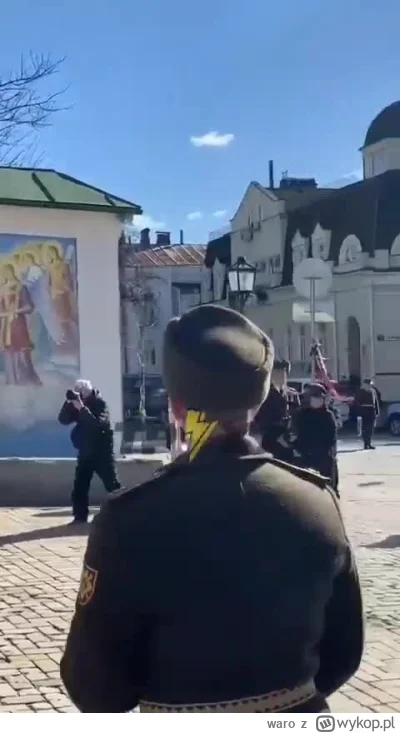 waro - Symboliczne.

W Kijowie wyją syreny, tutaj sobie panowie spacerują na luzaku.
...