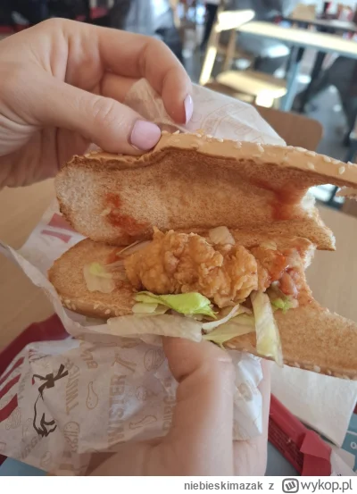 niebieskimazak - Odwiedziliśmy #kfc po długiej przerwie i to był błąd. Tak wygląda lo...