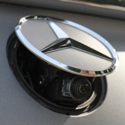 LukCzu - @kingcel Tam jest kamera cofania.