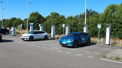 PiotrFr - Wakacyjne wyjazdy, stacja na uczęszczanej autostradzie wzdłuż atlantyckiego...