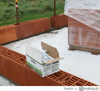 PiotrFr - Dlatego lubię murować z porothermu.
Takie pudełko wystarcza na nieduży dom....