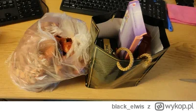 black_elwis - POV: Przychodzisz do pracbazy i masz to na biurku  (｡◕‿‿◕｡)
#czujedobrz...