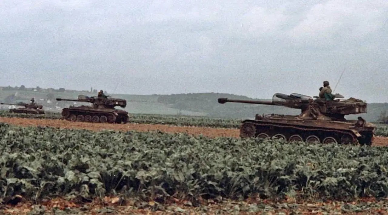 wfyokyga - Ja powinienem dostać taką dotację 500 000 tyś za dodawanie czołgów na wypo...