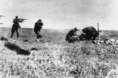 Nauta - Jedno z najbardziej znanych zdjęć dokumentujących zbrodnie Einsatzgruppen zos...