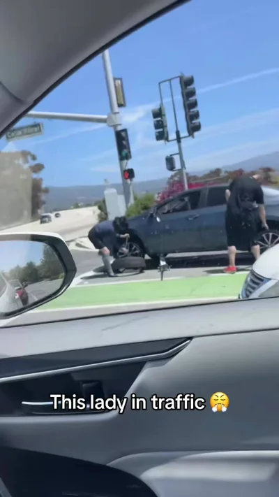 1-1-1-1 - witaminki z całego świata się zesrały, bo kobieta zmienia koło, a dwóch fac...