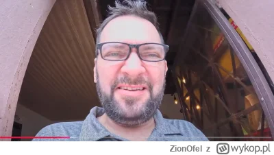 ZionOfel - Małpa Gapcio chyba komuś "podprowadził" te okulary, bo jakby za małe na je...