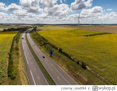 czarny_matt94 - @quescik1: dodaj, że po Polsce tak jeżdżą. We Francji na przykład kam...