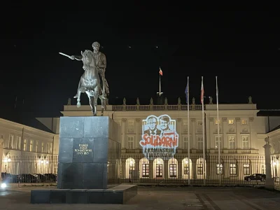 lkg1 - Obczajcie co w tej chwili wyświetlają na fasadzie Pałacu Prezydenckiego xDDDD
...