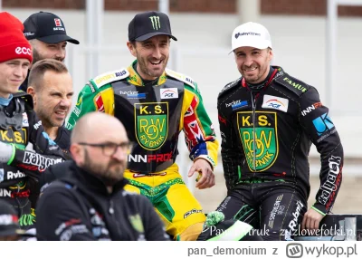 pan_demonium - Robert chyba poszedł teraz pojeździć sobie żużelek 
#kubica #zuzel