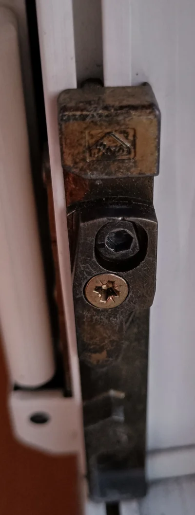 dzieju41 - Mireczki oraz drodzy eksperci, czy kreseczka jak na zdjęciu w stronę skrzy...