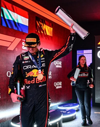 HannahSchmitz - "Widzę szczyt, a za szczytem zaszczyt za zaszczytem" ʕ•ᴥ•ʔ

#f1