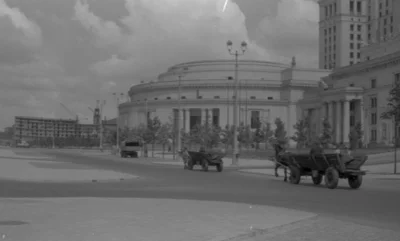 kantek007 - Wystarczy zwęzić ulice. Dorożki pojawią się same.
#warszawa