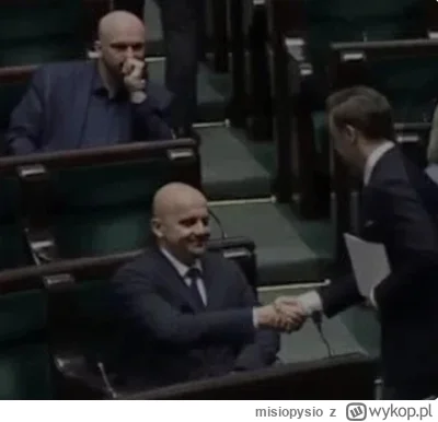 misiopysio - >Jeszcze biedota pisowska mu klaszcze

@valerius-romulus: Ale pominąć bi...