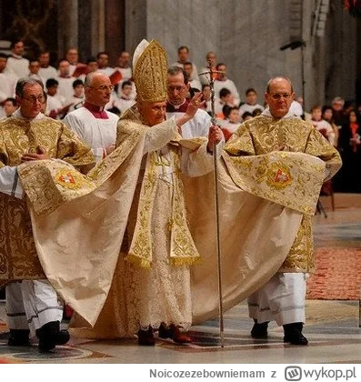 Noicozezebowniemam - @PodniebnyMurzyn: będziemy trzymać przyszłego papieża tak jak na...