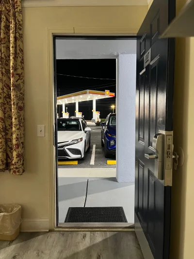 nalogowiec - widok z motelu na dobranoc ¯\(ツ)/¯

#usa #podrozujzwykopem