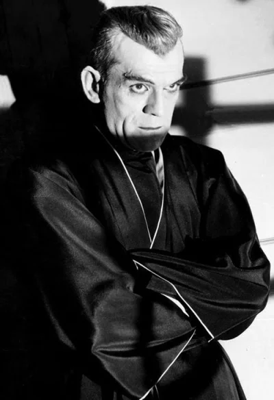 podsloncemszatana - I w gustownym szlafroczku w przedziwnym filmie „Czarny kot” (1934...