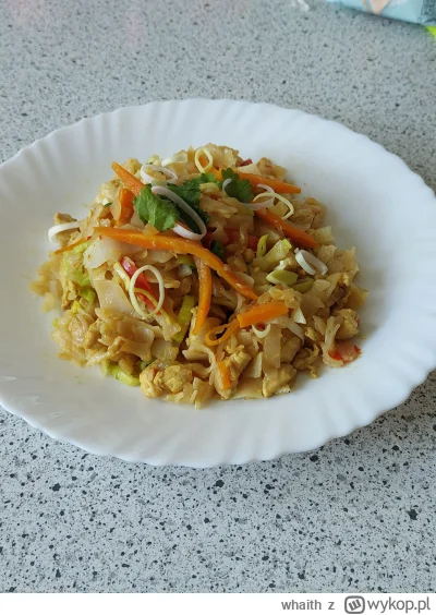 whaith - Makaron ryżowy z kurczakiem, warzywami i sosem sojowym a'la  #przegryw
śmiec...