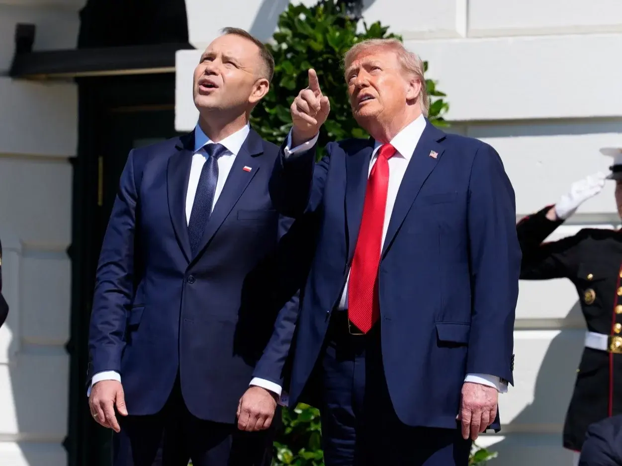 MacronT1000 - A to je słoneczko. Świeci dla mnie. #polityka